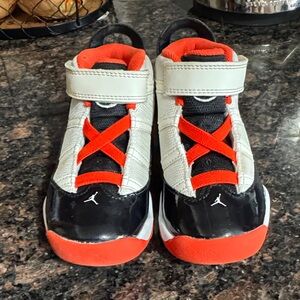 Jordan 6 Rings Toddler shoes in a white, orange, and black colorway Size 9.5
